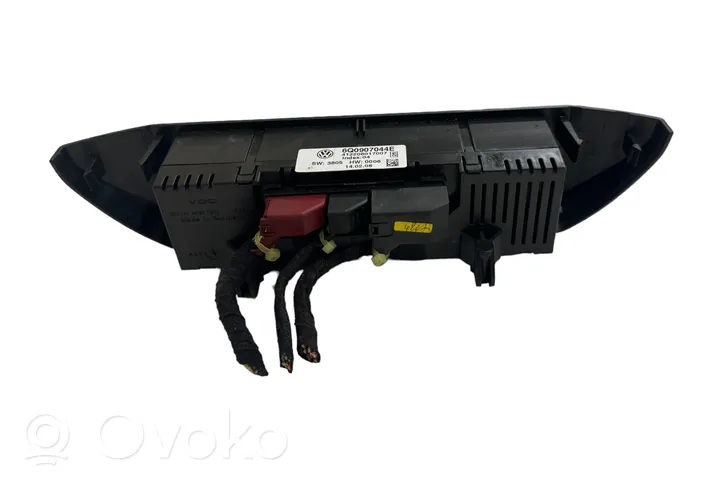 Volkswagen Polo IV 9N3 Climate control unit 6Q0907044E