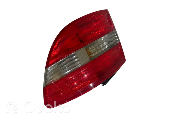 Mercedes-Benz B W245 Lampa tylna E32304