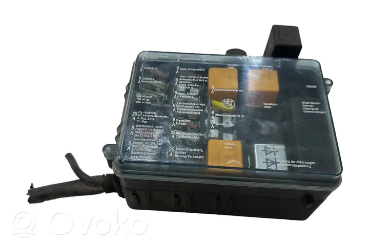 BMW 5 E28 Module de fusibles 13746132