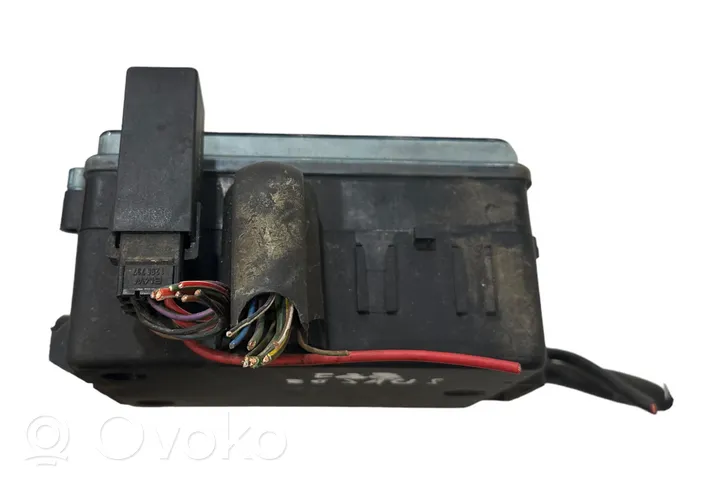 BMW 5 E28 Module de fusibles 13746132