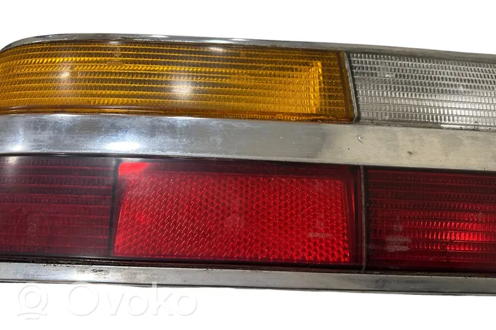 BMW 5 E28 Lampa tylna 53321R7