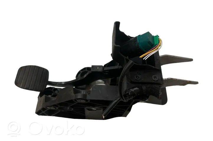Opel Vivaro Pedal de freno 465017463R