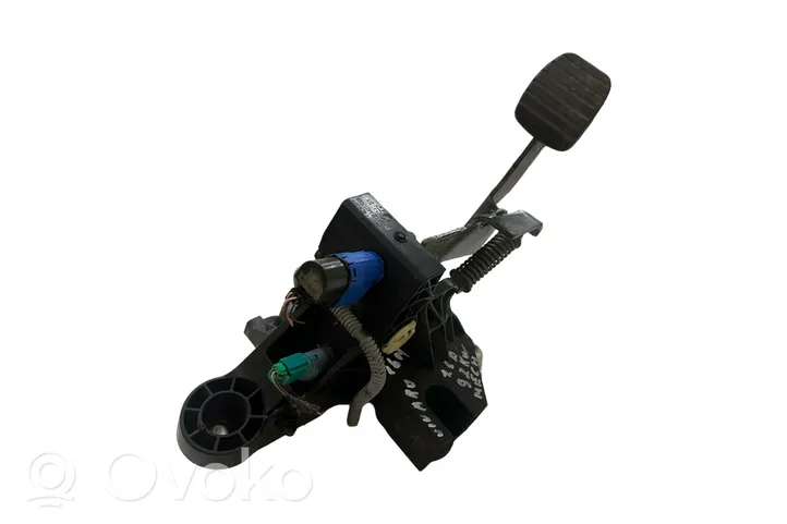 Opel Vivaro Clutch pedal 465033911R