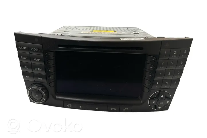 Mercedes-Benz E W211 Unidad delantera de radio/CD/DVD/GPS A2118276842