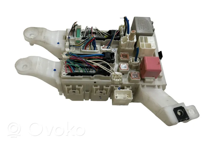 Toyota Auris 150 Sulakemoduuli 8273002130A