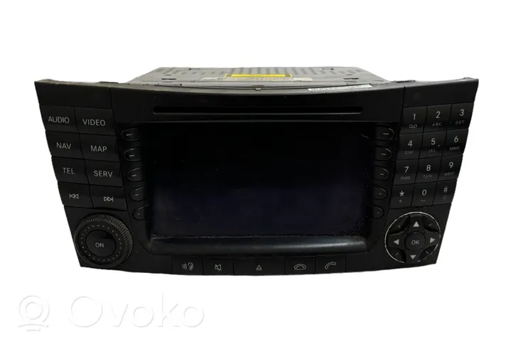 Mercedes-Benz E W211 Panel / Radioodtwarzacz CD/DVD/GPS A2118202197