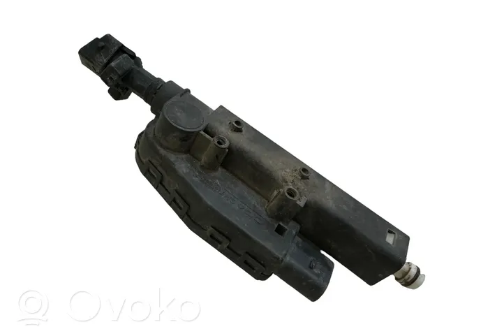 Volvo V70 Headlight washer spray nozzle 30663580