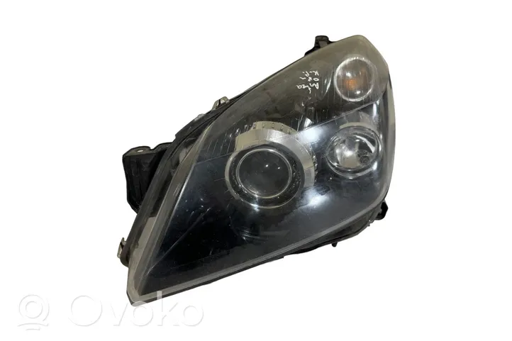 Opel Astra H Lampa przednia 