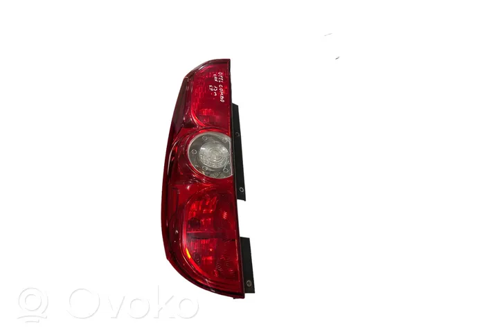 Opel Combo D Feux arrière / postérieurs 00519248460