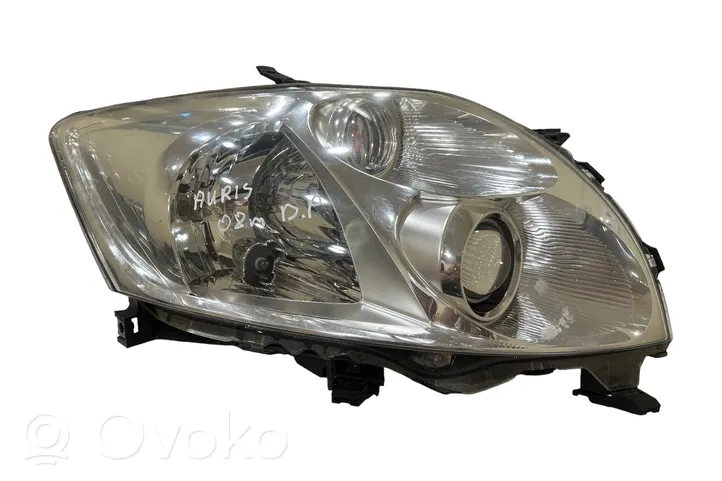 Toyota Auris 150 Lampa przednia 8111002470