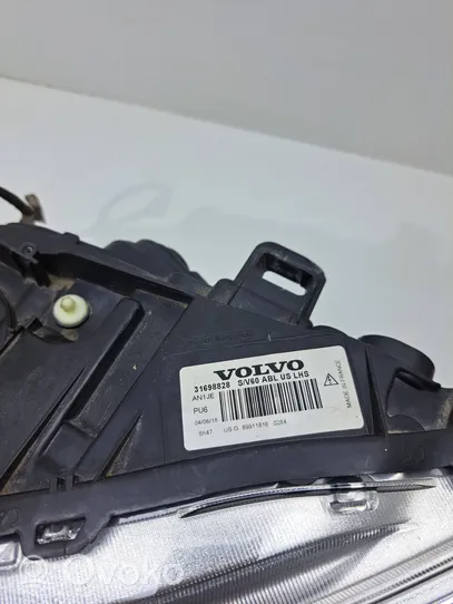 Volvo S60 Lampa przednia 31698828