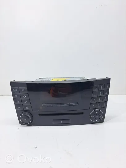Mercedes-Benz E W211 Panel / Radioodtwarzacz CD/DVD/GPS A2118209889