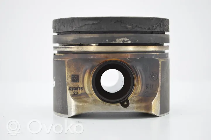 Toyota Avensis T270 Piston 13101WA030