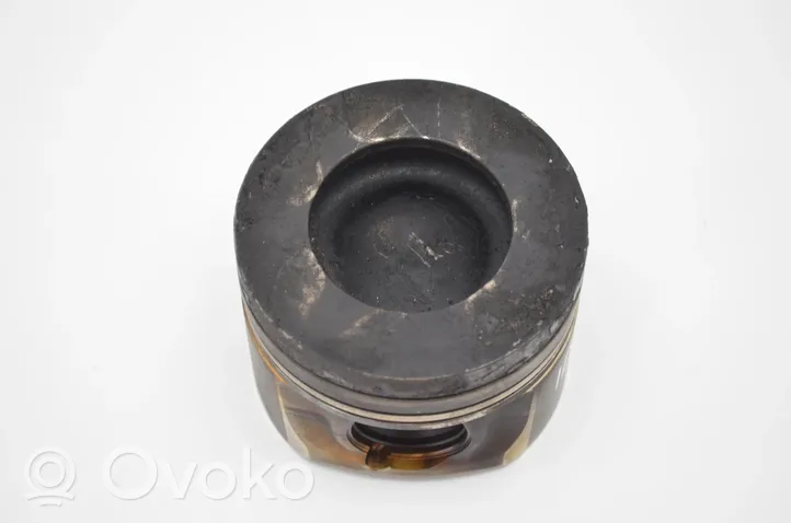 Toyota Avensis T270 Piston 13101WA030