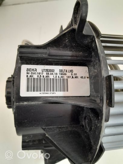 Opel Astra J Ventola riscaldamento/ventilatore abitacolo U7253002