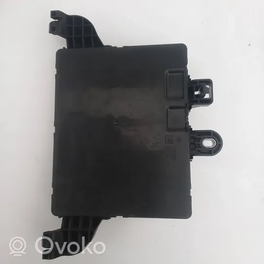 Opel Insignia A Fuse module 1327731801