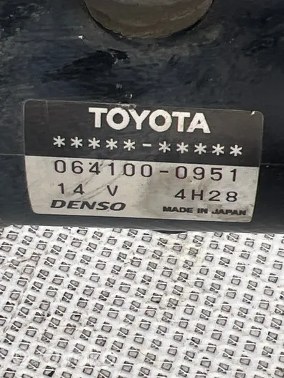 Toyota Prius (XW20) Sähköinen jäähdytysnesteen apupumppu 0641000951