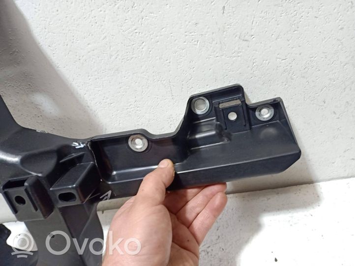 Volkswagen Touareg II Staffa del pannello di supporto del radiatore parte superiore 958204