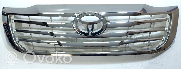 Toyota Hilux (AN10, AN20, AN30) Front bumper upper radiator grill 81P105-2