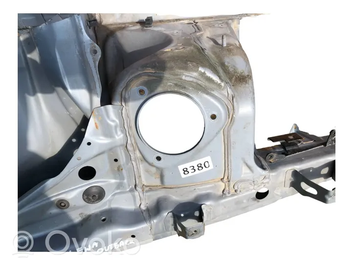 Subaru Outback Longherone lato anteriore 