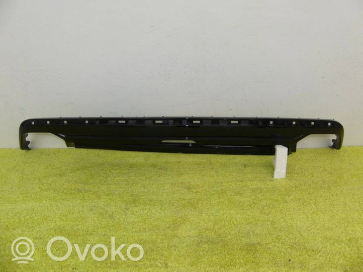 Volkswagen Touareg III Takapuskurin alaosan lista 760807568e