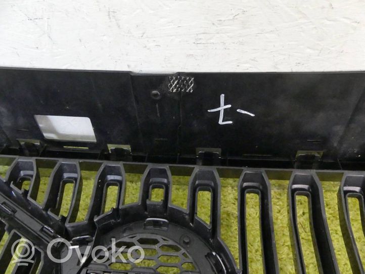 Volvo XC60 Front bumper upper radiator grill 31425535