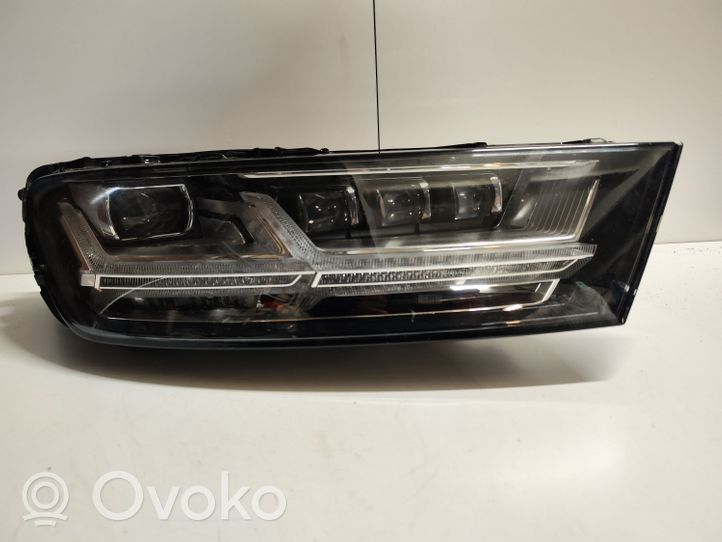 Audi Q7 4M Priekinis žibintas 4M0941784C