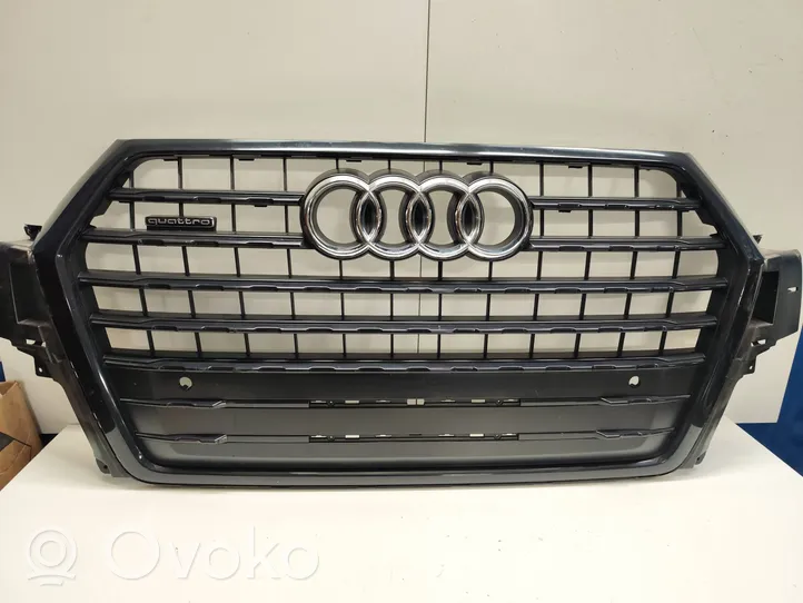 Audi Q7 4M Augšējais režģis 4M0853651F