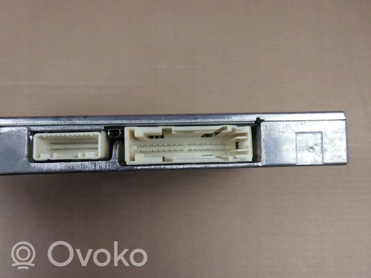 Toyota RAV 4 (XA40) Amplificatore 862800W381