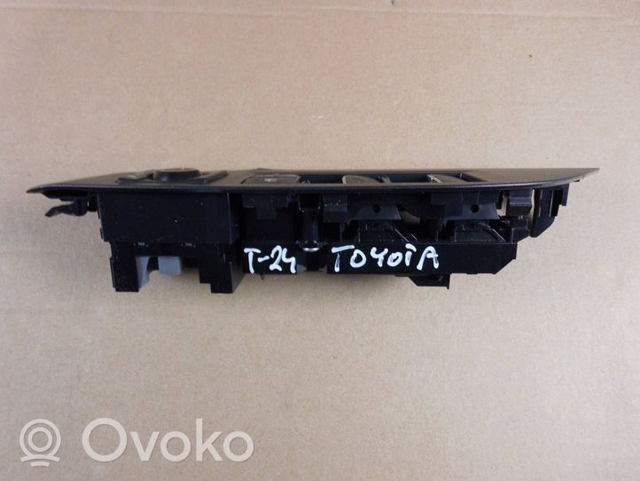 Toyota RAV 4 (XA50) Interrupteur commade lève-vitre 8404042030