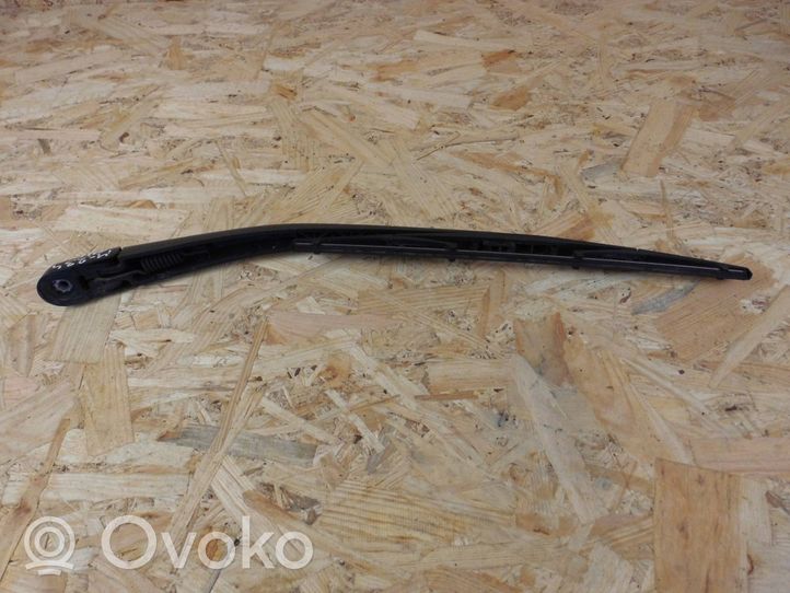 Mazda 2 Ramię wycieraczki szyby tylnej D65167421