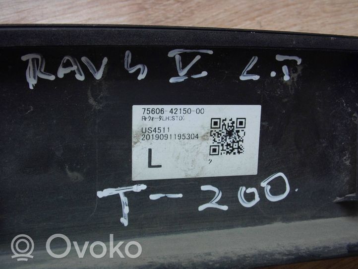 Toyota RAV 4 (XA50) Listwa błotnika tylnego 756064215000