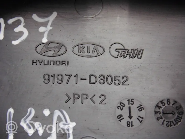 Hyundai Tucson TL Sulakerasian kansi 91971D3052