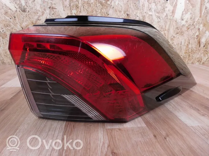 Toyota RAV 4 (XA50) Lampy tylnej klapy bagażnika 8155042230