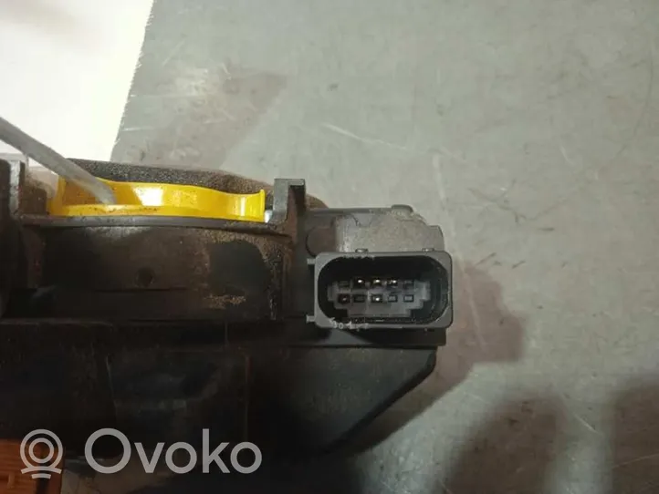 Opel Mokka Front door lock 13579522