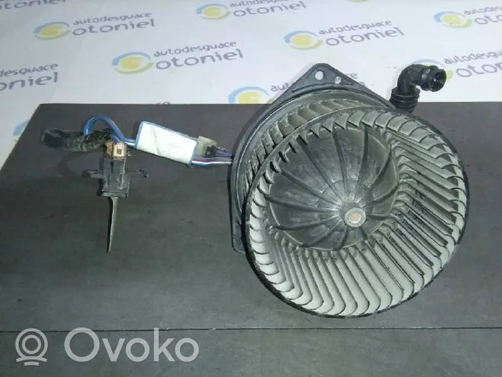 Nissan Serena Ventola riscaldamento/ventilatore abitacolo 6821E61