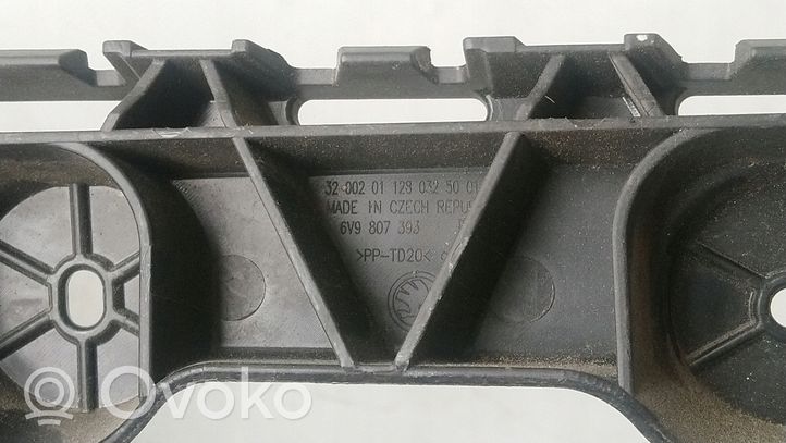 Skoda Fabia Mk3 (NJ) Uchwyt / Mocowanie zderzaka tylnego 6V9807393
