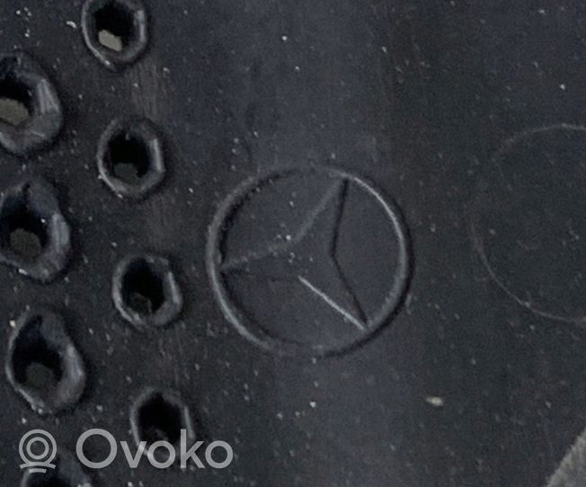 Mercedes-Benz A W176 Etupysäköintitutkan anturin pidike (PDC) 