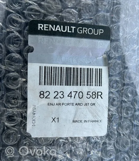 Renault Captur Listwa drzwi tylnych 822347058R