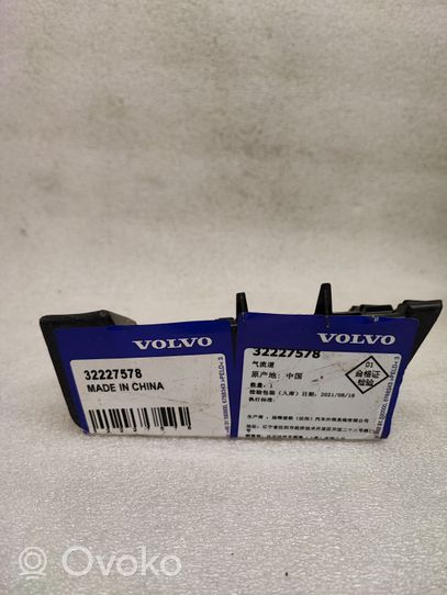 Volvo S90, V90 Jäähdyttimen kehyksen suojapaneelin kiinnike 32227578