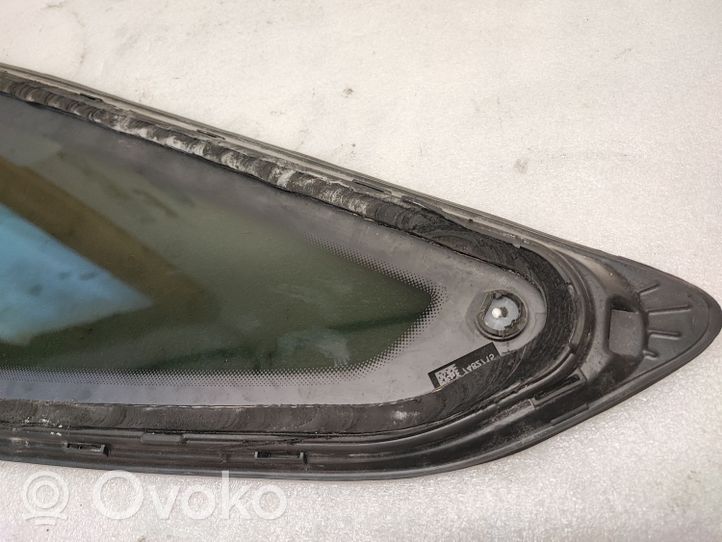 BMW 4 G22 G23 G24 G26 Боковое стекло в середине кузова 7482715