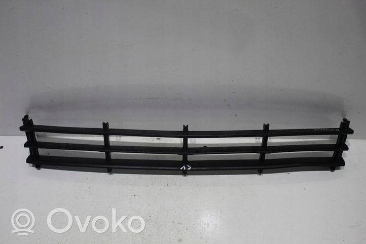 Skoda Octavia Mk2 (1Z) Grille inférieure de pare-chocs avant 00009