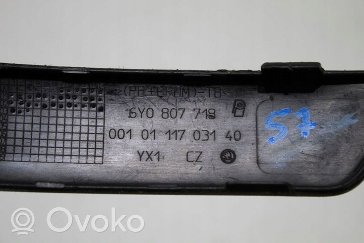 Skoda Fabia Mk1 (6Y) Modanatura separatore del paraurti anteriore 6Y0807718