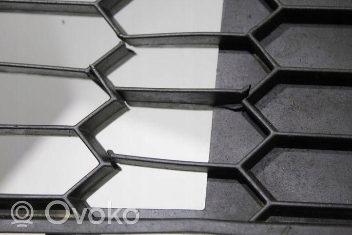 Ford Focus Grille calandre supérieure de pare-chocs avant 