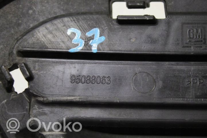 Chevrolet Cruze Grille calandre supérieure de pare-chocs avant 95088063