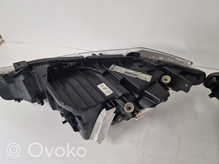 BMW 3 F30 F35 F31 Priekinių žibintų komplektas 63117259526