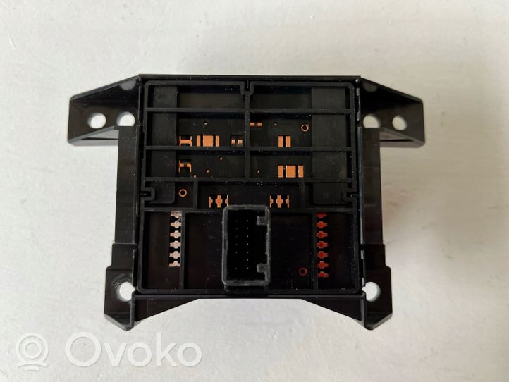 Toyota C-HR Interrupteur, commande de frein de stationnement 84390F4090