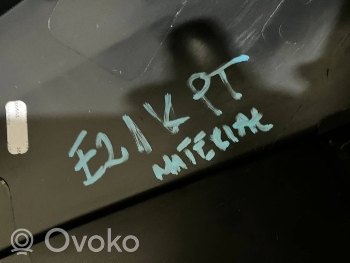 Toyota Corolla E210 E21 Dvidurio galinių vietų šoninis apdailos skydas 