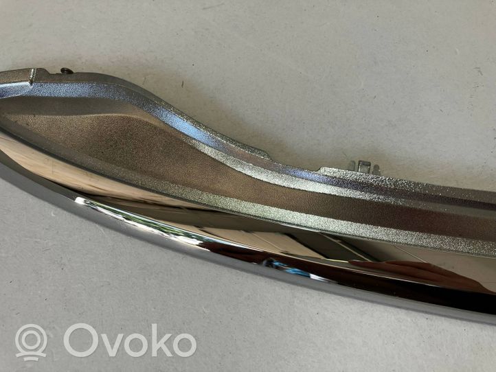 Toyota Auris E180 Rivestimento sotto il faro/fanale 