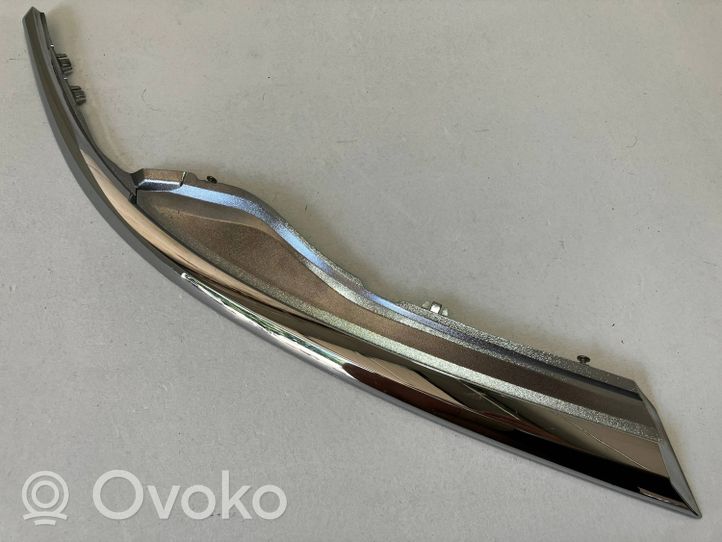 Toyota Auris E180 Rivestimento sotto il faro/fanale 